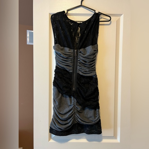 Guess lace dress with zipper back size 1 - Picture 2 of 3